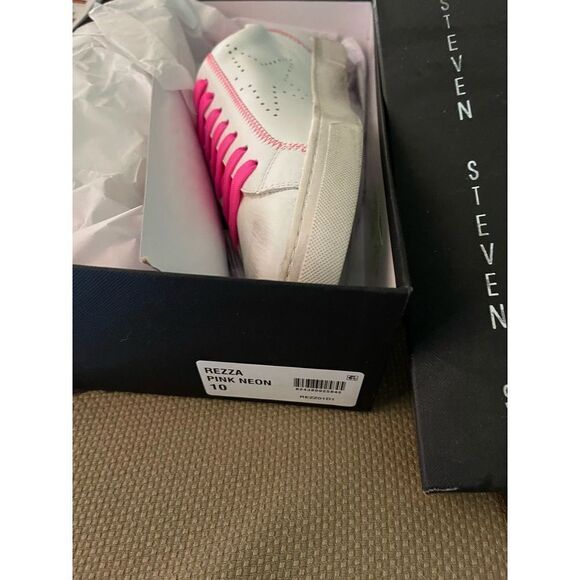 New Steve Madden Rezza Hot Pink Grunge Barbie Barbiecore Sneakers NIB - Picture 13 of 15